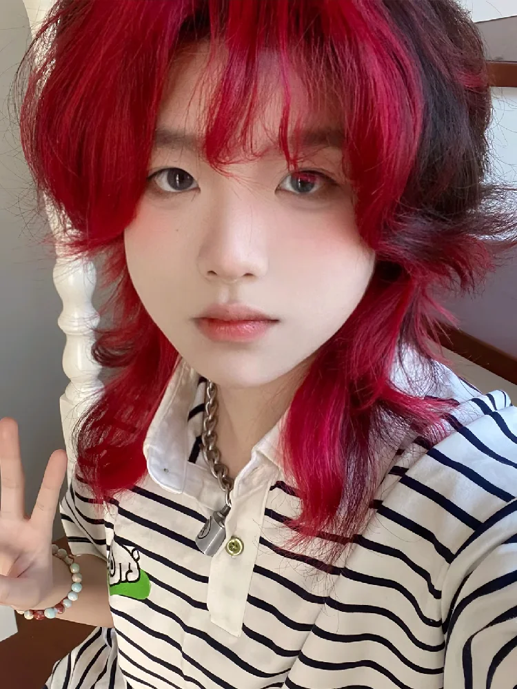 Peluca completa de estilo japonés unisex, muleta de corte de lobo natural esponjoso con rayas rojas para uso diario Cosplay