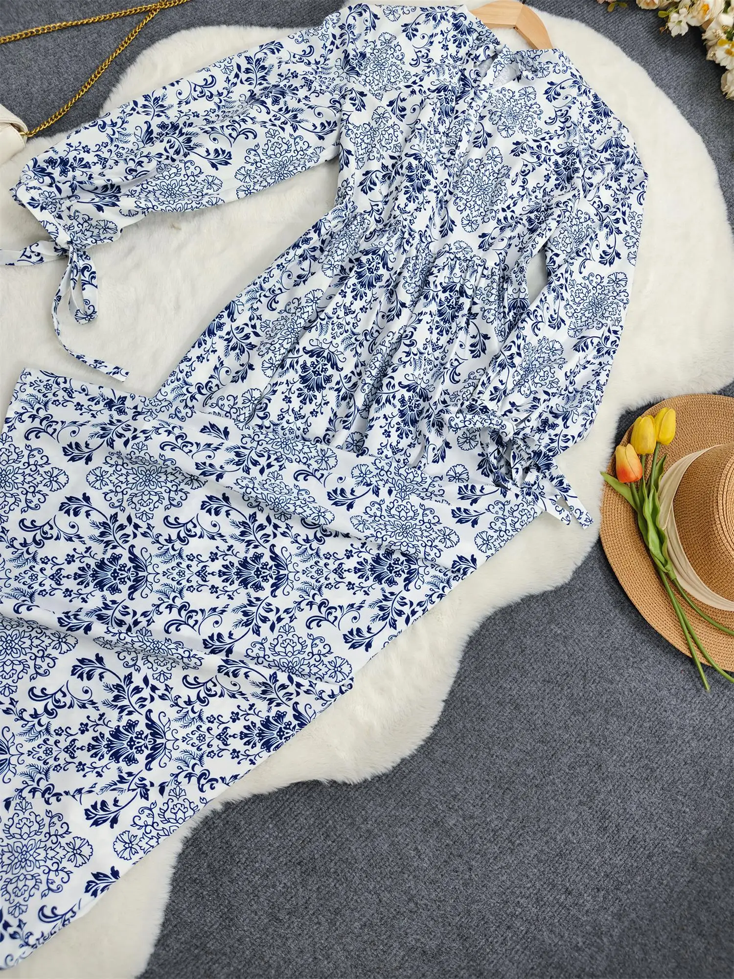 Elegante a-lijnjurk met bloemenprint en lange mouwen voor herfst en winter met strikdetailleerde mouwen