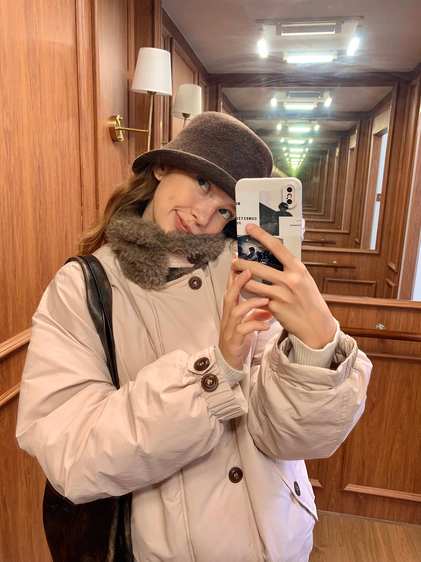 

Lightweight Casual Loose Fit Durable down Jaet with Faux Fur Collar Splicing Design for Women Kernel Cosmos Winter Outerwear