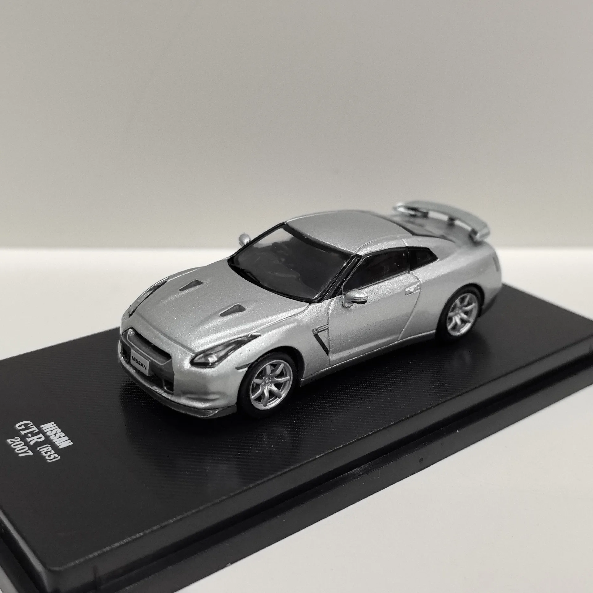 

Литой под давлением масштаб 1:64 NISSAN GT-R R35 2007 Nissan, модель автомобиля из сплава, Коллекционная игрушка, подарок, сувенир, украшение для дисплея