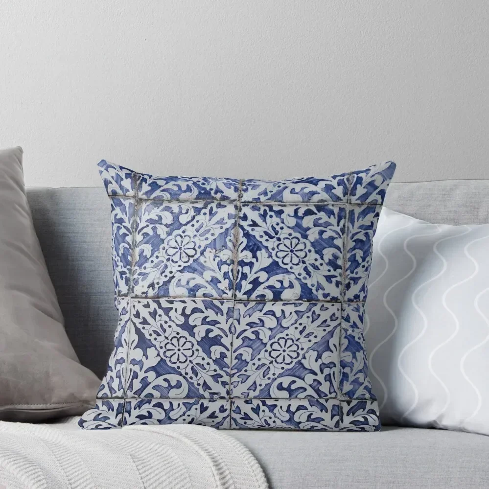 

Portuguese Tiles Pattern - Azulejo Blue and White Floral Leaf Design Throw Pillow Plaid Sofa Sofa Cushions Covers pillow