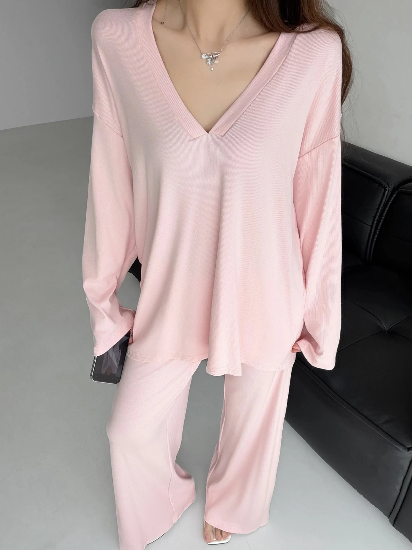 

Loose Casual Women's Long Sleeve V-Neck T-Shirt Set Spring Slimming Minimalist Two-Piece Set Comfortable High Waist Pants