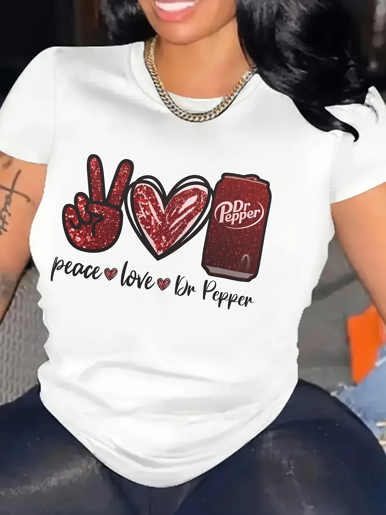 Camiseta Feminina Casual de Gola Redonda com Estampa Peace Love Dr Pepper, Manga Curta, Estampa Gráfica para Todas as Estações, Roupas Estéticas