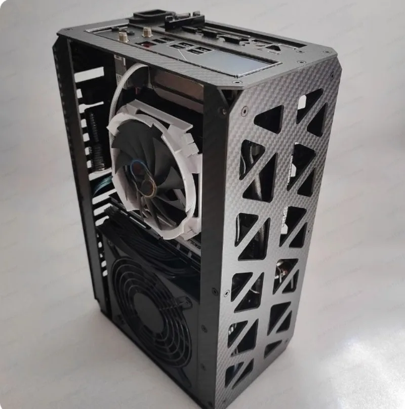 

2026-SC1-x47 air-cooled heat dissipation, carbon fiber A4 mini portable ITX small chassis 7.5L volume
