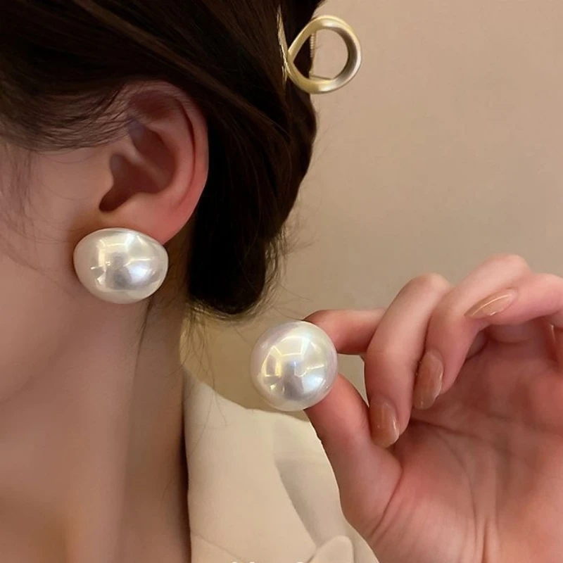 Trend 2.0CM Big Imitation Pearl Round Stud Earrings Minimalist Statement Brincos for Women Geometric Party Wedding Girl Gifts