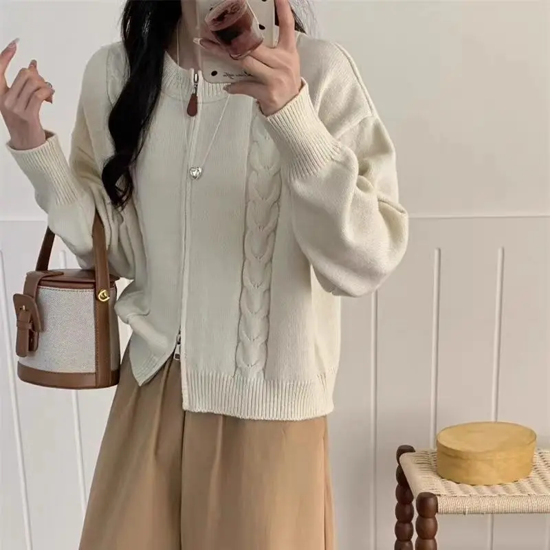 เสื้อโค้ทไหมพรมทรงสวีตเตอร์แบบเกาหลีเรียบง่าย ซิปแบบเส้นต่อเส้น ลายเกลียวขนมทอด สำหรับผู้หญิง ดีไซน์ใหม่ล่าสุดสำหรับฤดูใบไม้ร่วงและฤดูหนาว เสื้อถักอเนกประสงค์