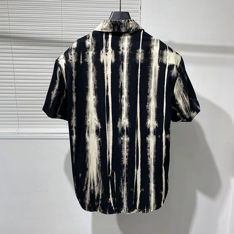 Camisa estampada de tintura de manga curta masculina, estilo punk chique, casual solto, grande, gola com babados, versátil, verão, novo, mais, 2022