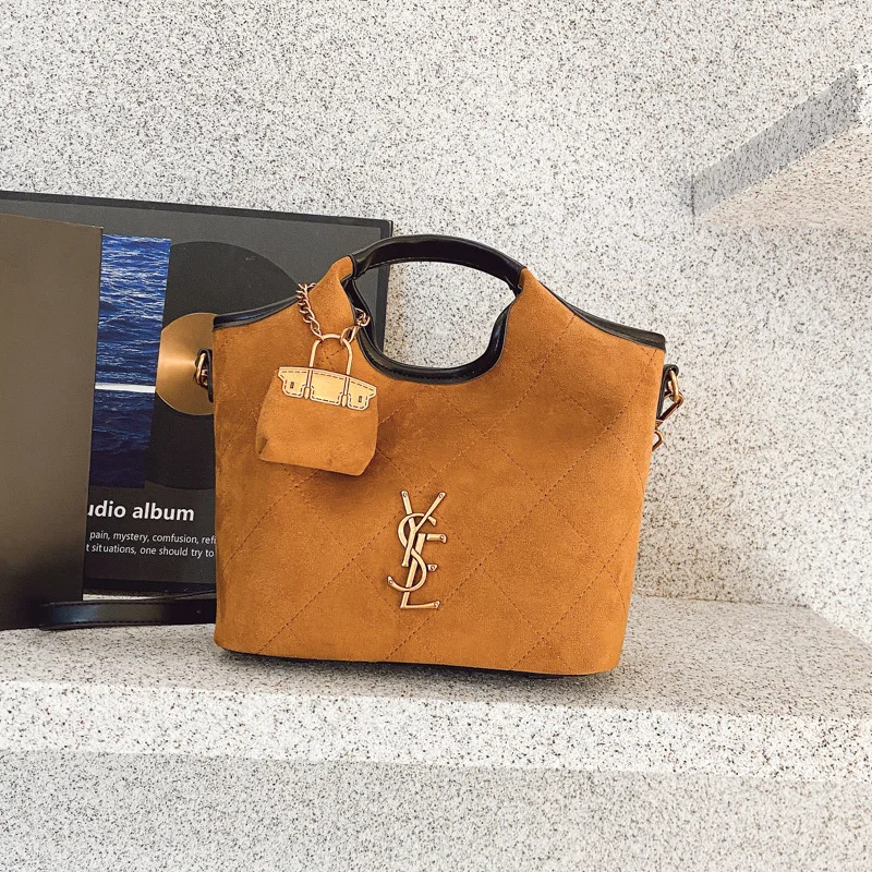 Bolso bandolera de cuero texturizado para mujer, elegante bolso hobo tipo cubo, bolso de hombro versátil para uso en oficina Otoño Invierno 2025