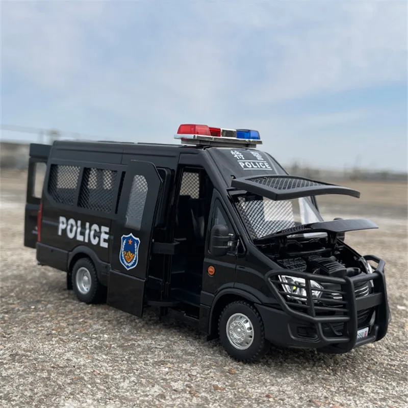 1:24 Alloy Armored Car Model Diecast Police Riot Vehicles Car Metal Explosion Proof Car Model Sound and Light Childrens Toy Gift