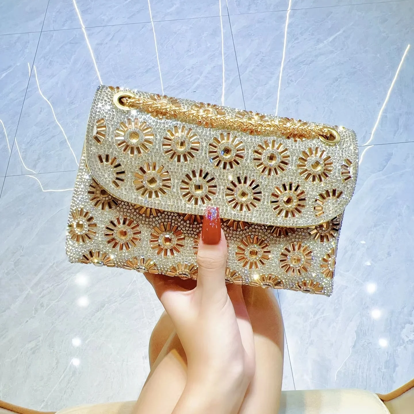 

2025 Clutch Bag for Women Stylish Diamond Evening Bag for Brides Vegan Chain Shoulder Bags for Wedding Parties Rhinestone Purses