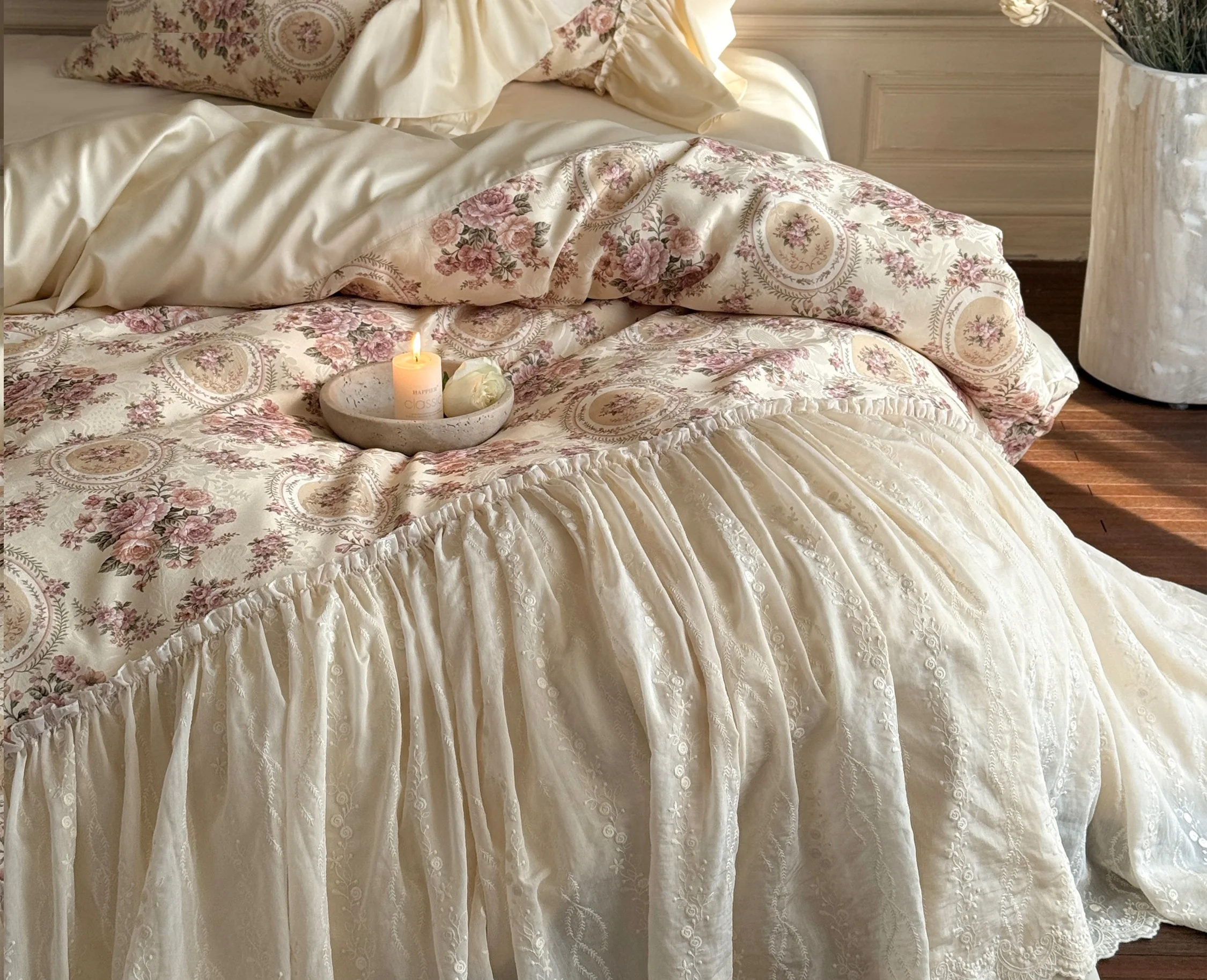 

High-end French Vintage Luxury Jacquard Cotton Bedding Set - Long-Staple Cotton Embroidery Lace Trim 4PC (Queen/King)