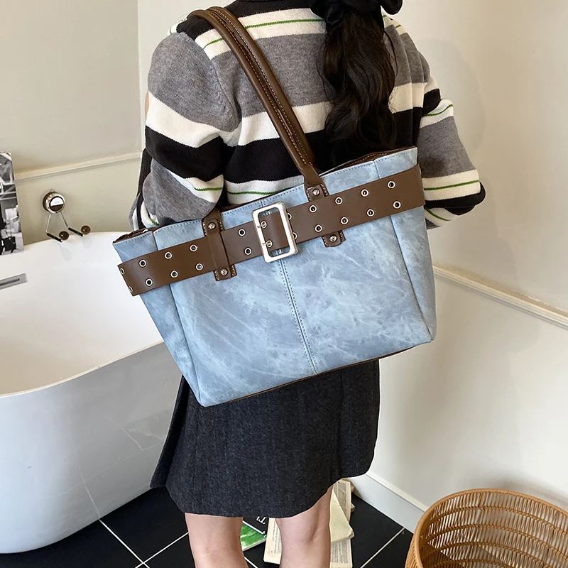 

Rivet Belt Design Shoulder Bag Vintage Pu Leather Tote 2025 New Europe and America Female Bag High Capacity Commute Handbag