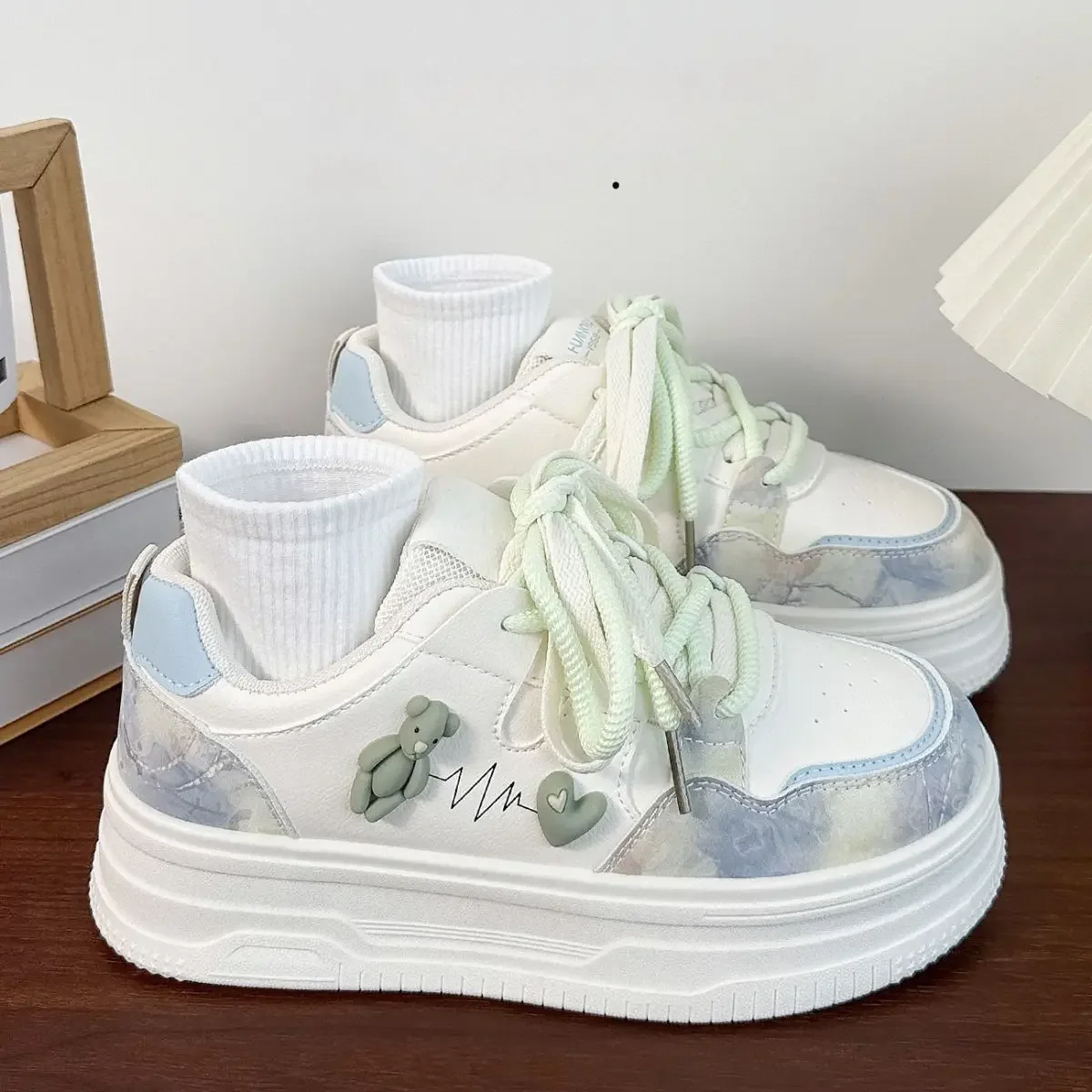 

Niche Design Dopamine Women's 2025 New Autumn Campus White Sneakers Versatile Student Bread Loafers All Match Skateboard Shoes