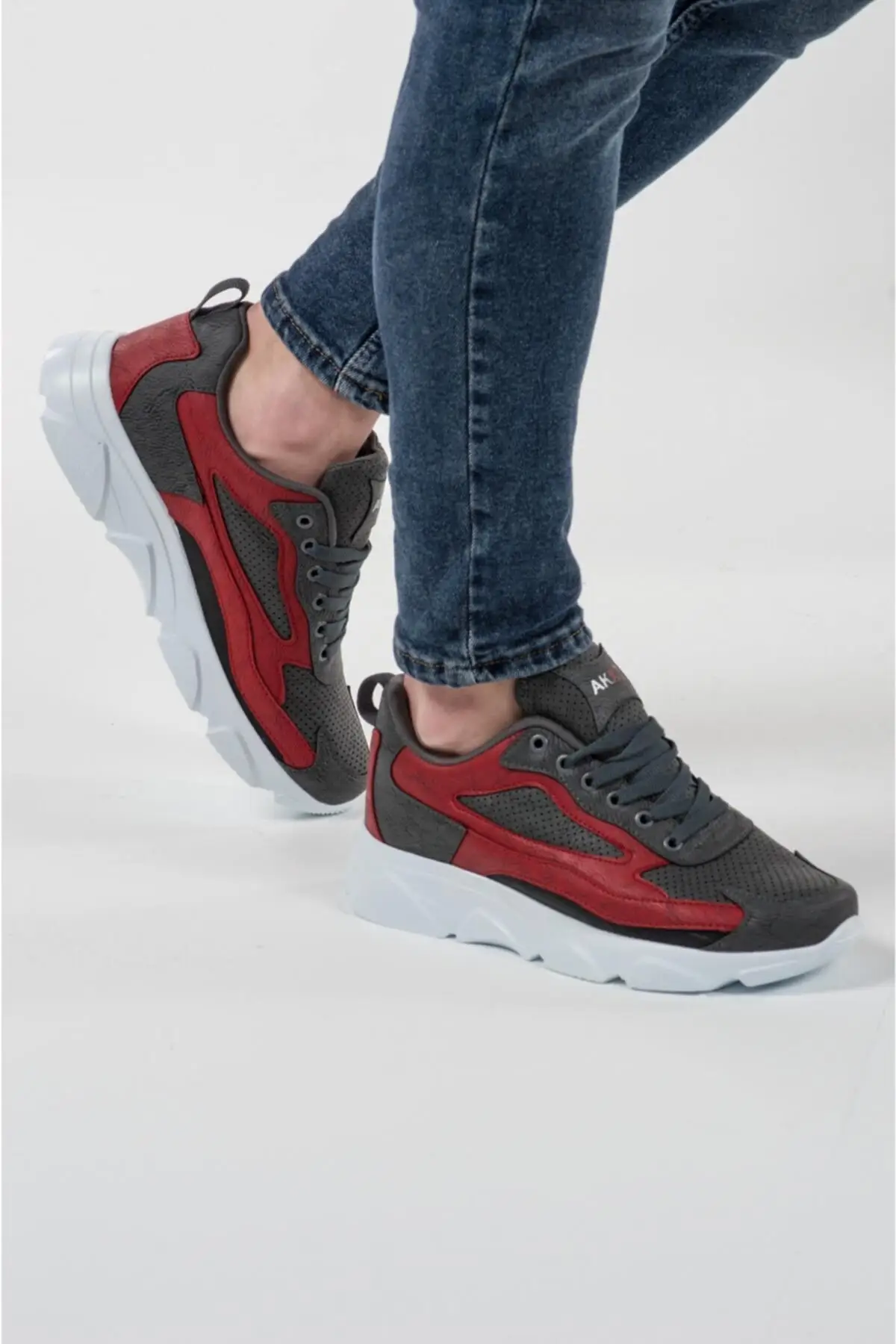 Мужская Спортивная обувь 029 дымчато-красного, белого, темно-синего цвета стильная прочная демонстрационная модная красивая современная обувь