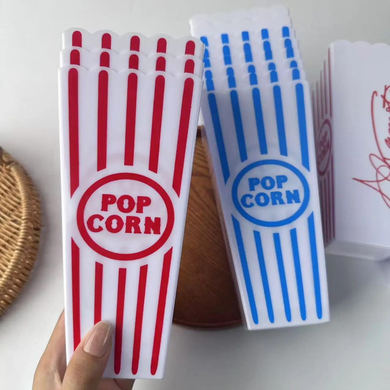 7.25in موضة المشارب الفشار تخزين الفشار صندوق ورقي صناديق الفشار المطبوعة شريط نمط الحاويات أكواب الفشار أكياس