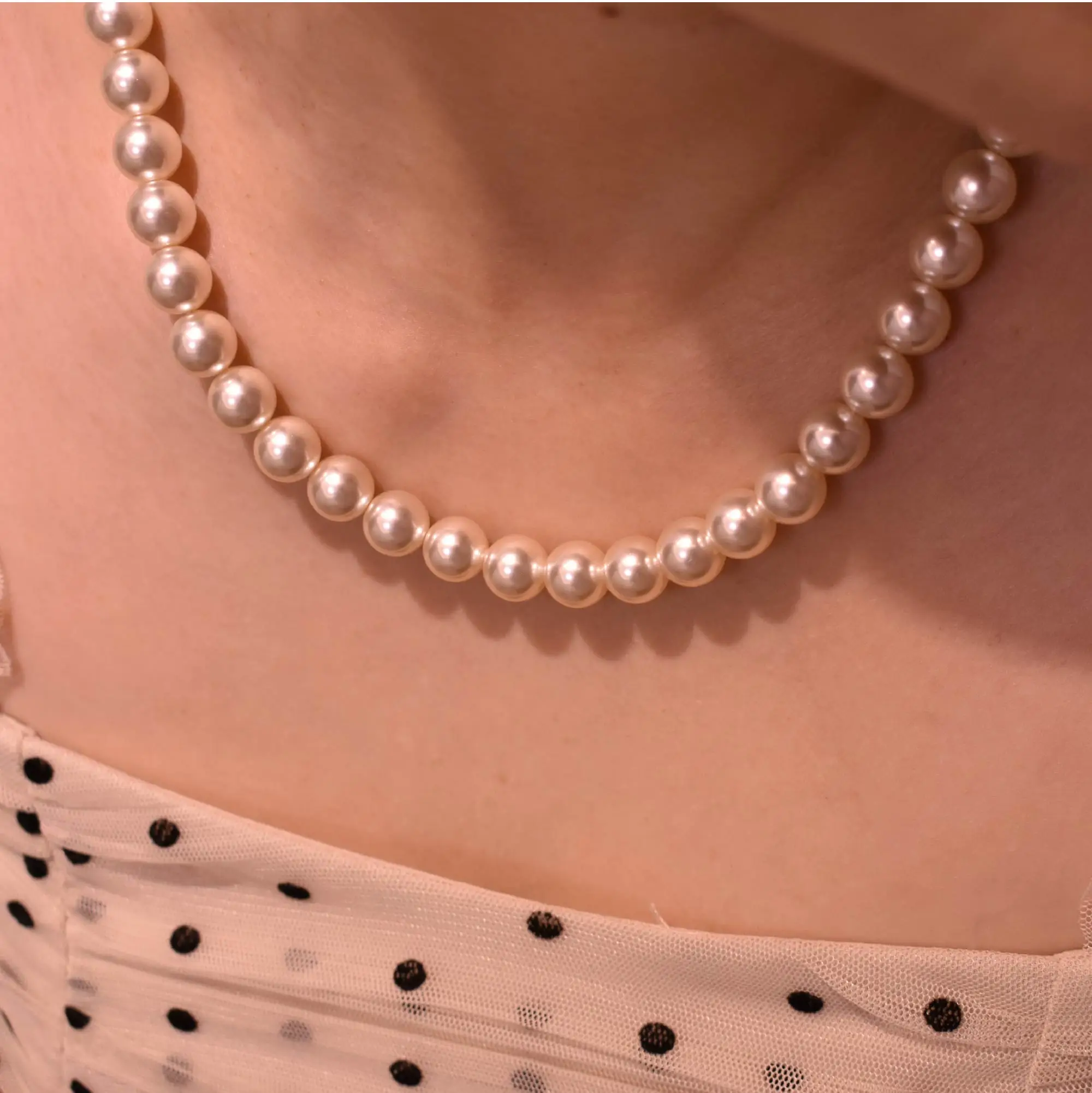 10mm White Round Venetian Pearl Necklace with OT Clasp Pearl Choker Necklace Jewelry Gifts for Girls and Men