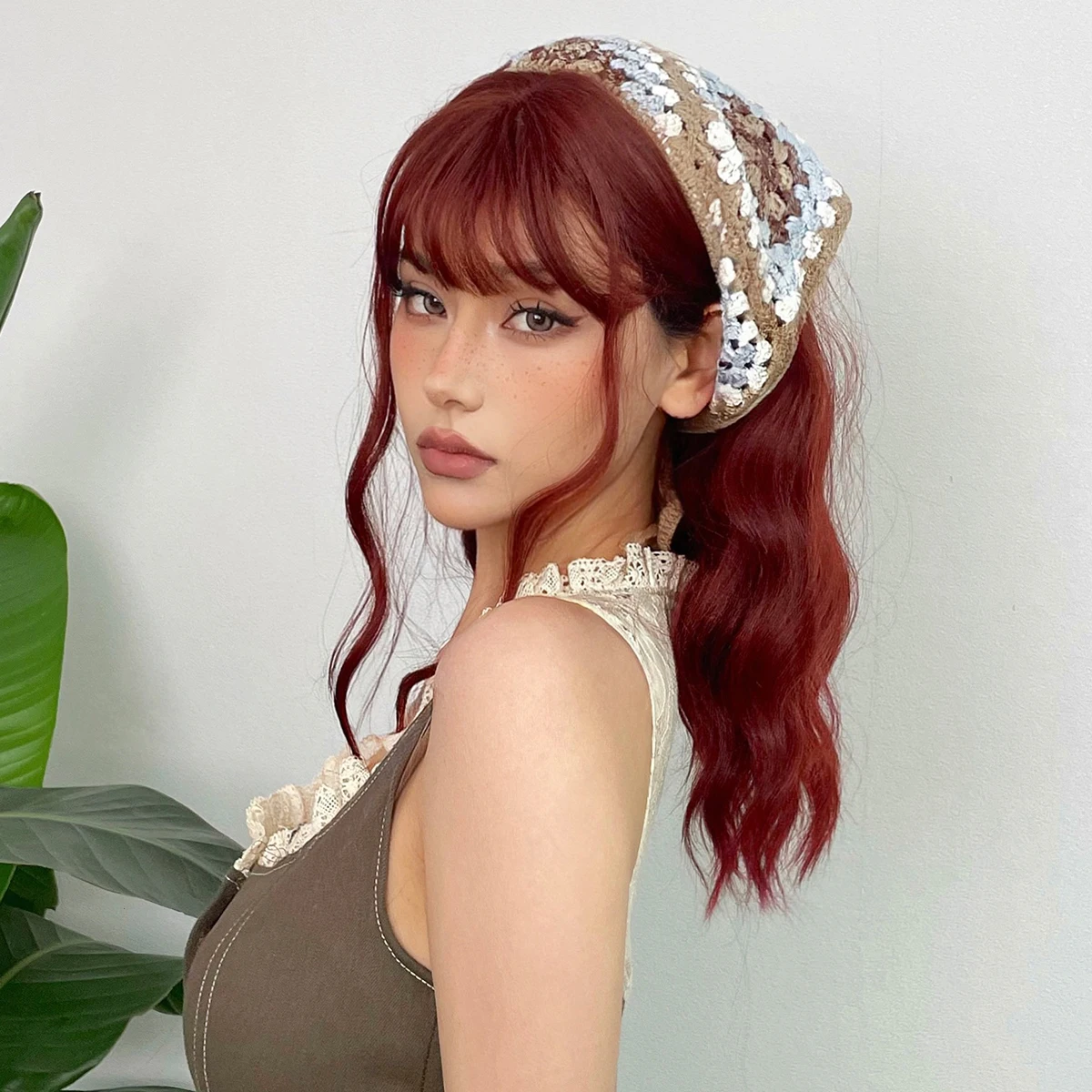 Red Brown Medium Curly Wavy Synthetic Wigs with Bangs Cosplay Natural Short Hair Wig for White Women Afro Party Heat Resistant