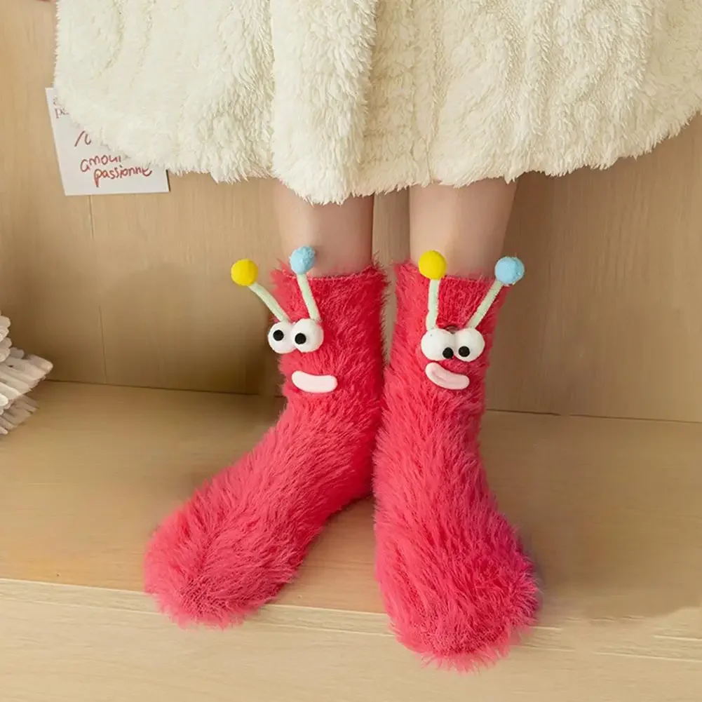 Süße hässliche große Augen lustige Fleece-Bodensocken Korallensamt verdickte warme Plüschsocken Herbst- und Winter-Haussocken