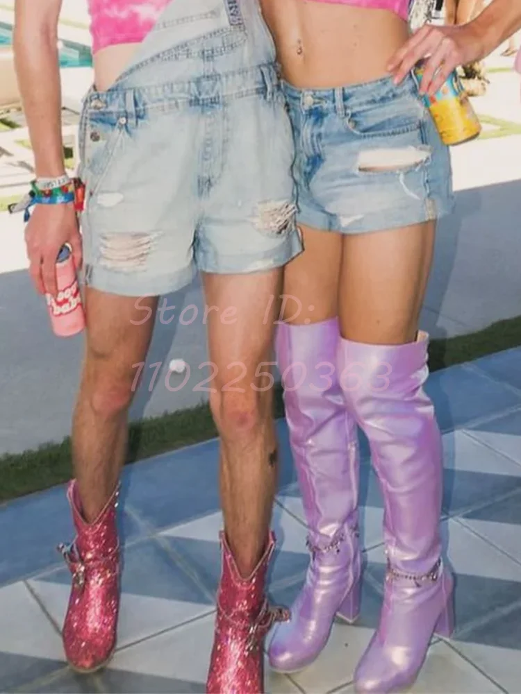 

Сапоги выше колена с милым декором из цепочки, блестящие однотонные ботинки без шнуровки на массивном каблуке с острым носком и боковой молнией, новая женская модная обувь 2024