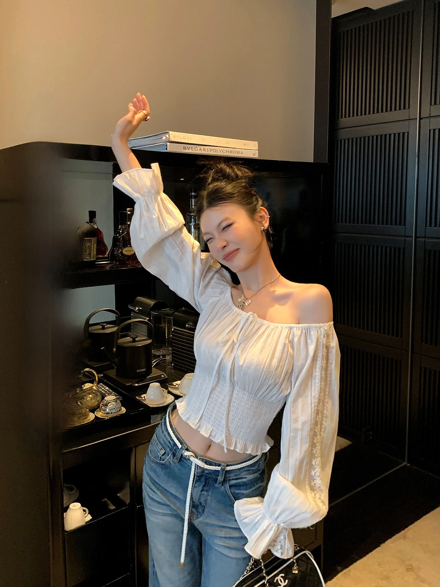 

Рубашка LIONE Paris Afternoon Romantic с одним открытым плечом, кружевная, белая, 100% хлопок, с коротким рукавом, женская, модная, повседневная