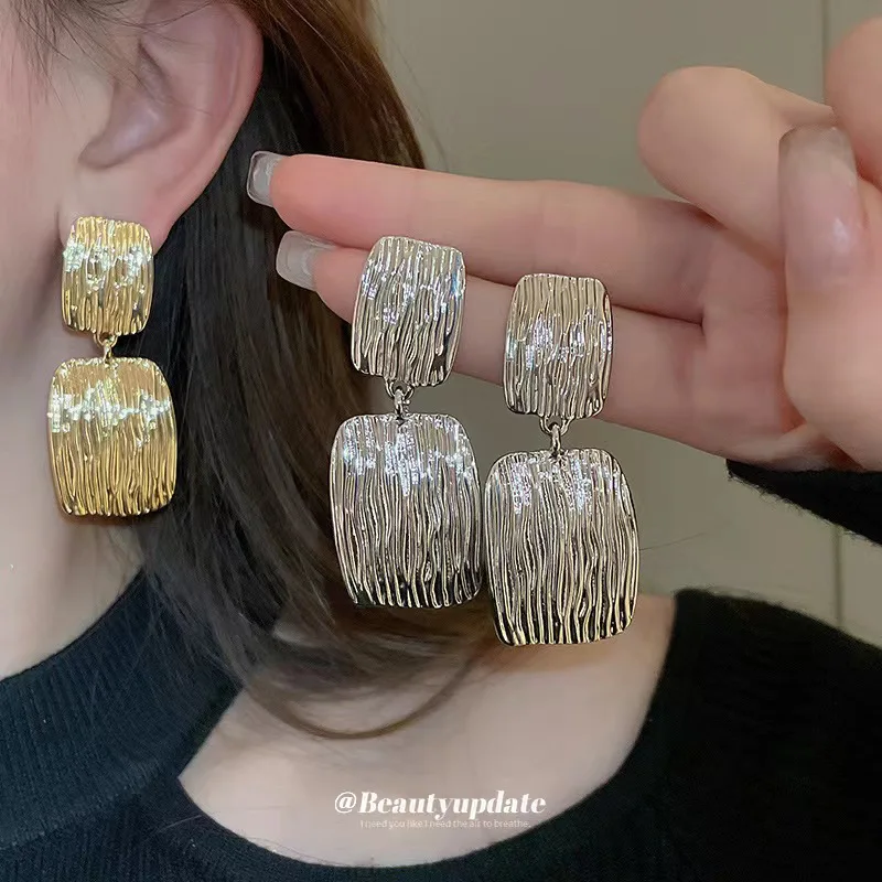 أقراط معدنية مرصعة بالأعلى للنساء ، إبرة من الفضة ، مربعة ، راقية ، فاخرة ، خفيفة ، عصرية