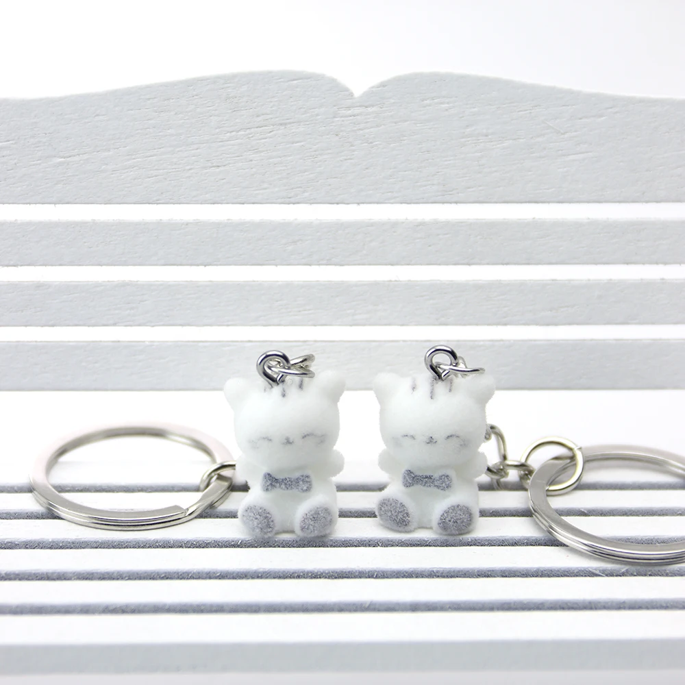 

20Pcs 3D Flocking Resin Cat Keychain Kawaii Animal Plush Pendant for Mobile Phone Bags Charms Pants Decoration Car Ornaments