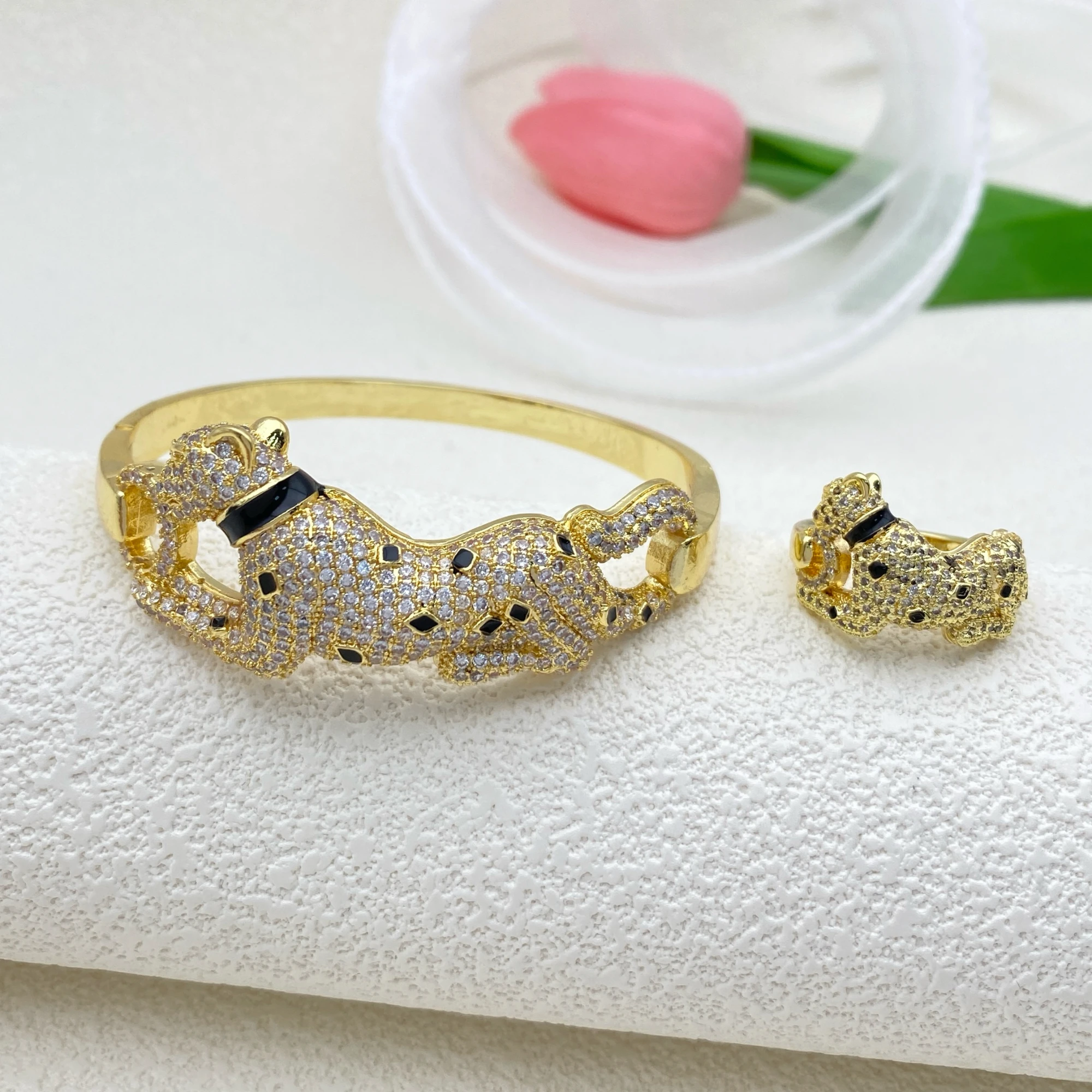 

Браслет с головой леопарда Флора, набор колец, подарочная коробка для ювелирных изделий с цирконием для женской вечеринки, фестиваля, повседневной роскоши