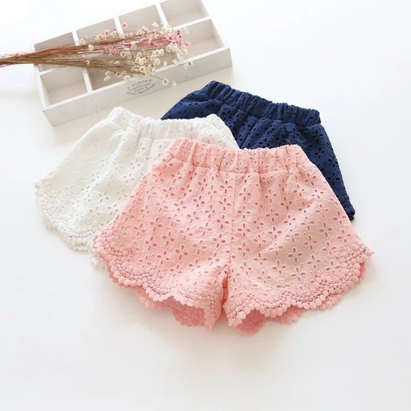 Kinder Sommer Neuheiten Mädchen Koreanischer Stil Strandshorts Ausgehöhlte Spitzen-Shorts für Mädchen Trendige und Vielseitige Styles für Kinder