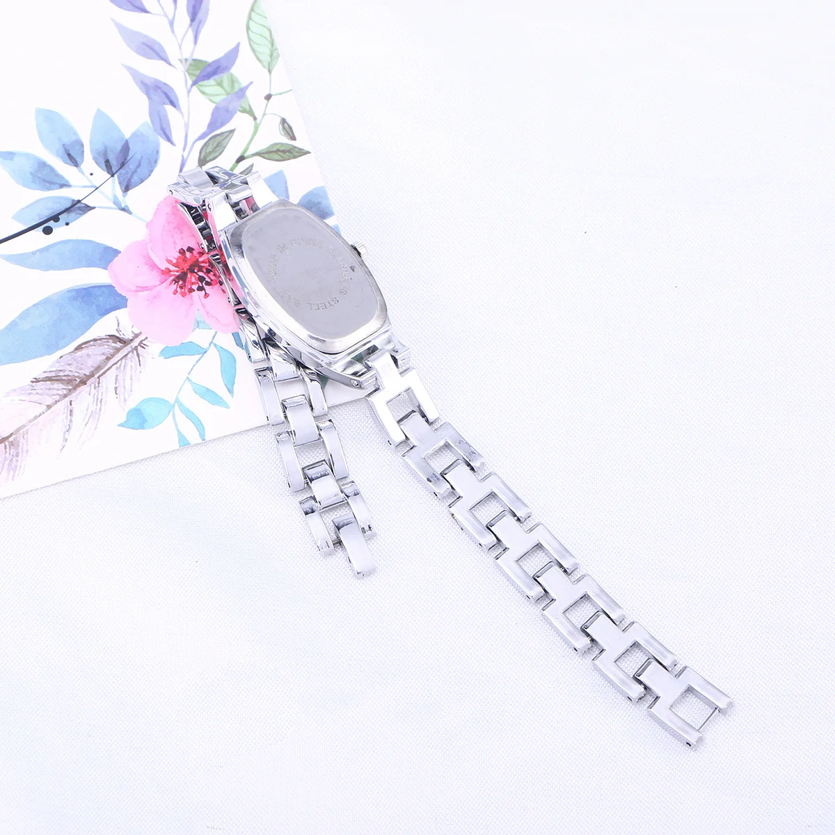 ساعة كوارتز نوبل وجه أبيض فضي ساعة يد نسائية أنيقة هدية بسيطة عصرية لأعياد الميلاد ساعة كوارتز للعام الجديد