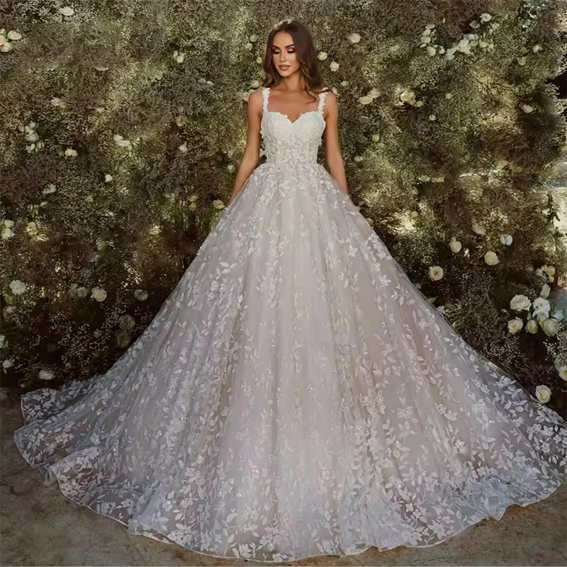 魅力的なウェディングドレス オーガンザ 刺繍入り ボールガウン アップリケ ノースリーブ ストラップレス 花嫁ドレス カスタマイズされた Vestido De Novia