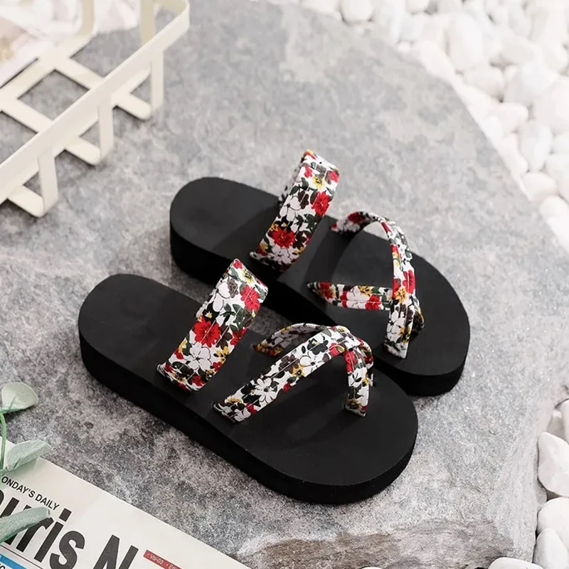 Women Floral Flip Flops Beach Slippers Fashion Thick Bottom Flip Flops Sandales Summer Casual Outdoor Beach Slippers Chaussure