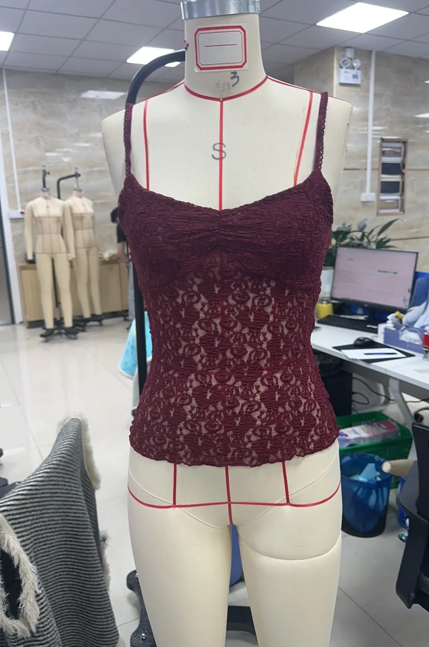 Camisoles en dentelle à bretelles Spaghetti pour femmes, gilets élégants en dentelle florale, coupe cintrée, débardeur court, Streetwear