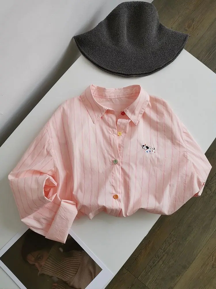 

Женское утюг в розовую полоску, весна 2024, новинка, маленький размер, внутренняя одежда, летний топ, солнцезащитное пальто, корейское длинное свековое пальто...