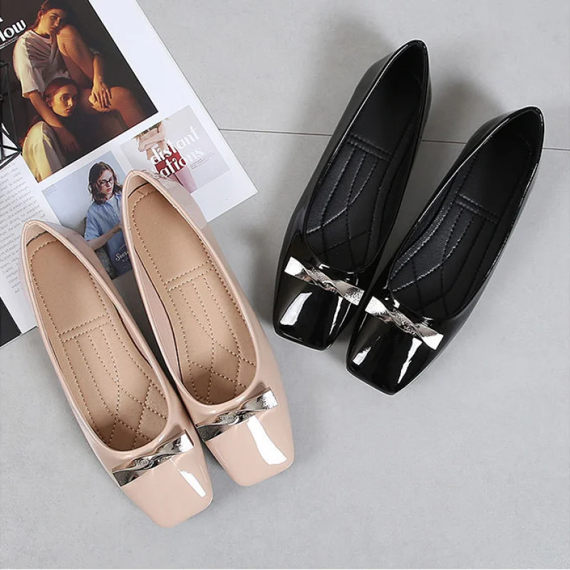 Plus Size 35-44 Women Flats Shoes Metal Decoration Ballet Shoes Office Lady Slip on Patent Leather Loafers Female Boat Shoes