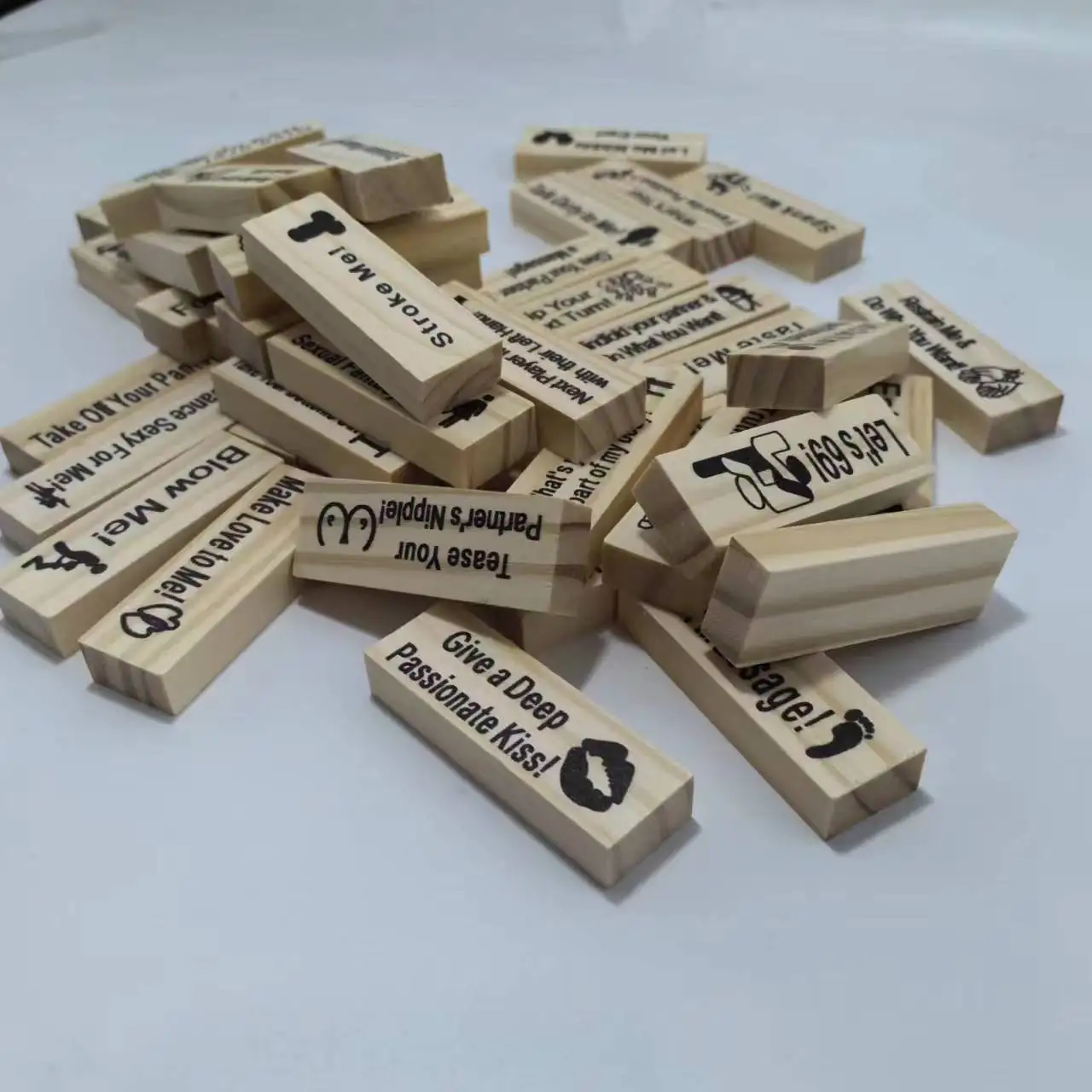 48 ชิ้นเกมสําหรับผู้ใหญ่ Sex Block วาเลนไทน์ Tumbling ไม้ Tower วันที่ Night ลูกเต๋าสําหรับเขาเธอ Building Blocks สําหรับคู่