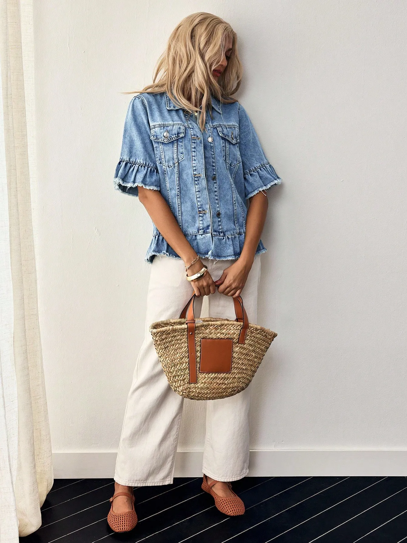 

Женская джинсовая куртка с оборками и короткими рукавами, повседневный шик для весны и лета