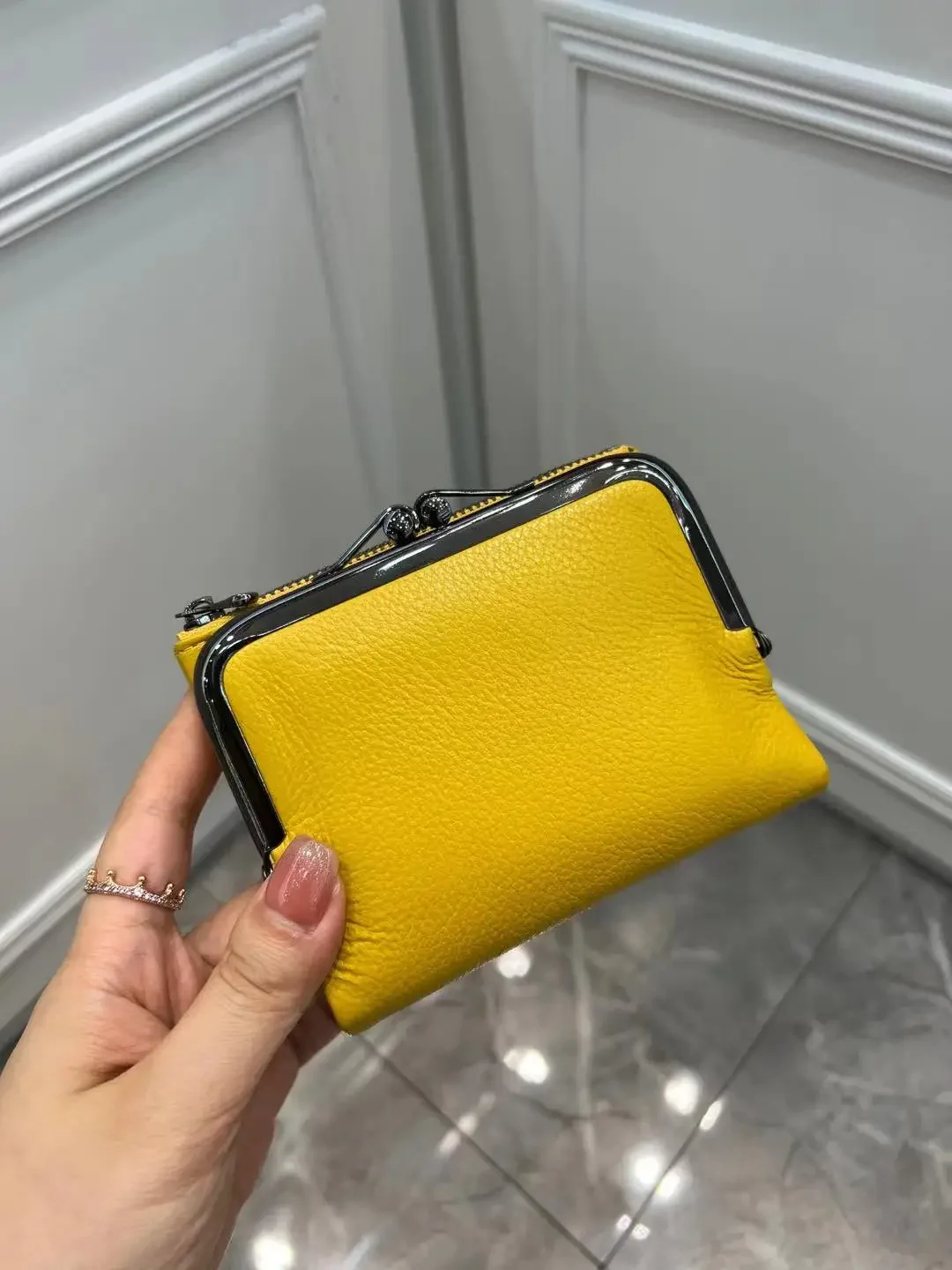 Monedero Retro de cuero genuino para mujer, cartera corta multifuncional con Clip, tarjetero, 2024