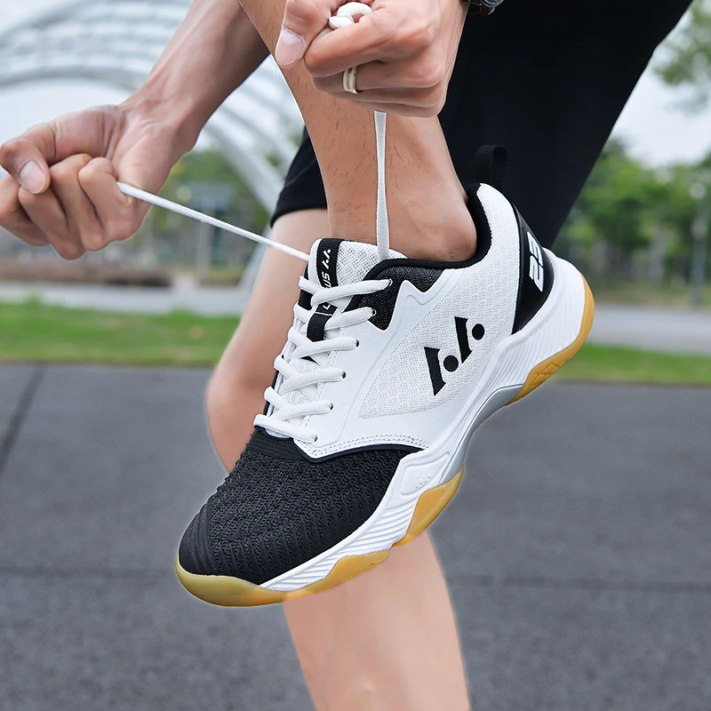 New High Quality Badminton Shoes Breathable Badminton Sneakers Women Light Weight Tennis Shoes Training Volleyball Sneakers