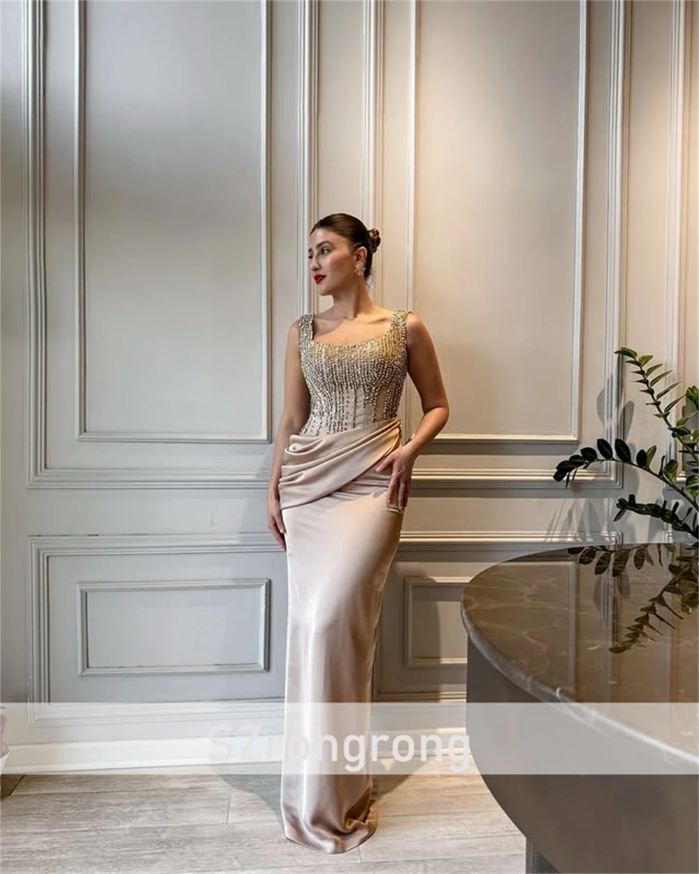 تخصيص رائع ساحة طوق الساتان مطوي ثوب مسائي رسمي الديكور غمد عارية الذراعين فستان عربي سعودي طويل للعروس