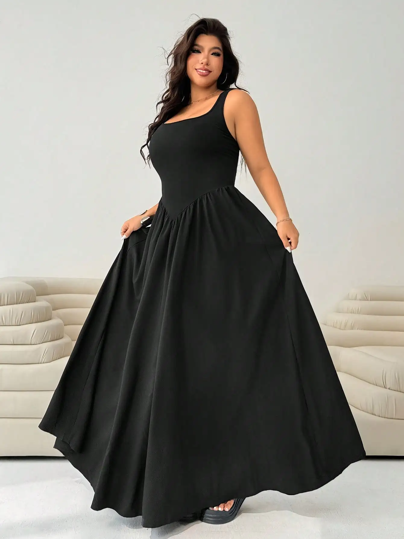 

Платье макси А-силуэта без рукавов больших размеров с квадратным вырезом и струящейся юбкой