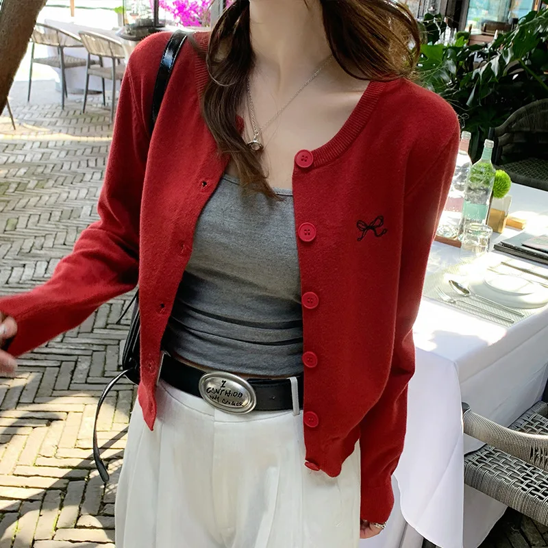 

Женский свитер, кардиган, осень-зима, вязаные пальто с бантом и вышивкой, женские однобортные топы с круглым вырезом, женский элегантный трикотаж