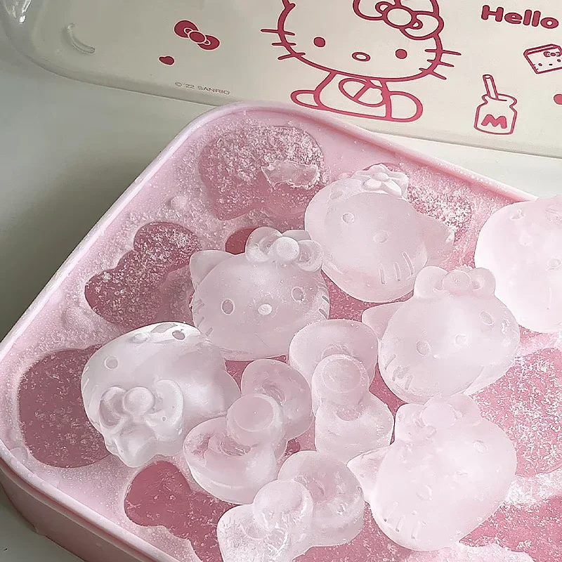 Sanrio Hellokitty home-made ice artifact sealed with lid mini ice mold silicone ice tray ice storage box press ice box ice maker view 3