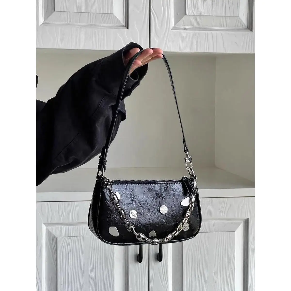 Trendy Badge Women's Crossbody Bag Underarm Hobo Bag Fashionable Versatile Small Square Bag Chain Handle Bread Loaf Bag