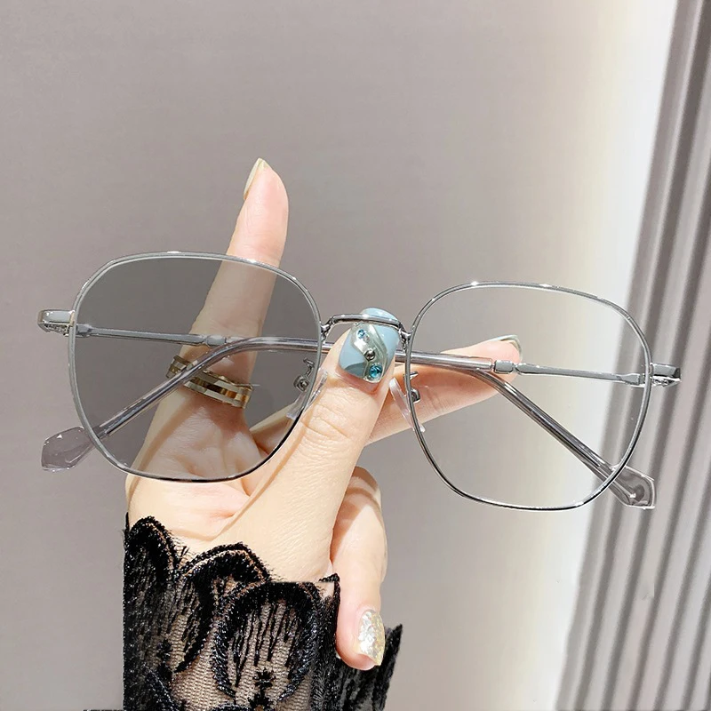 VABBON Fotoempfindliche, intelligente, farbwechselnde Brille mit Anti-Blaulicht-Funktion, großem Rahmen, kurzsichtige Damenbrille 9791 3