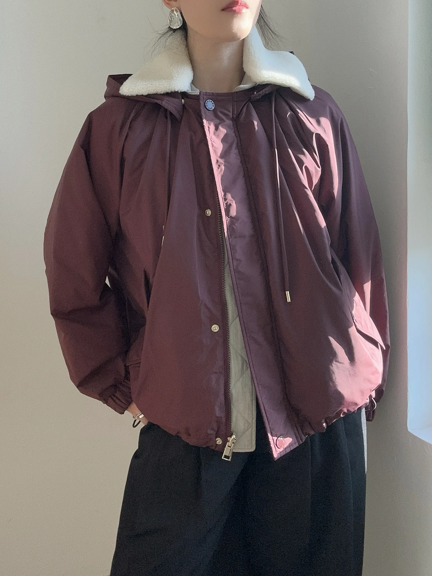 

Двусторонняя утепленная хлопковая куртка с капюшоном и шерстяным воротником для женщин, стеганая верхняя одежда, эффективно сохраняющая тепло, со съемным воротником из овечьей шерсти