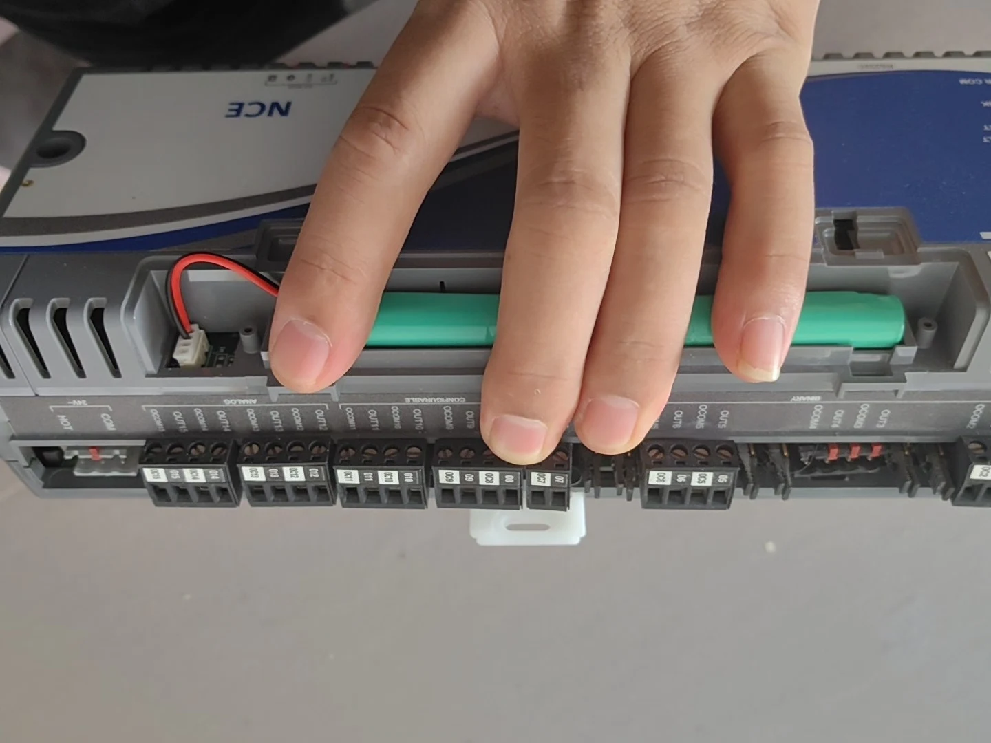 Johnson MS-NCE 2500-0 Network Engine, As Shown In The Picture. Function Is Normal. Single
