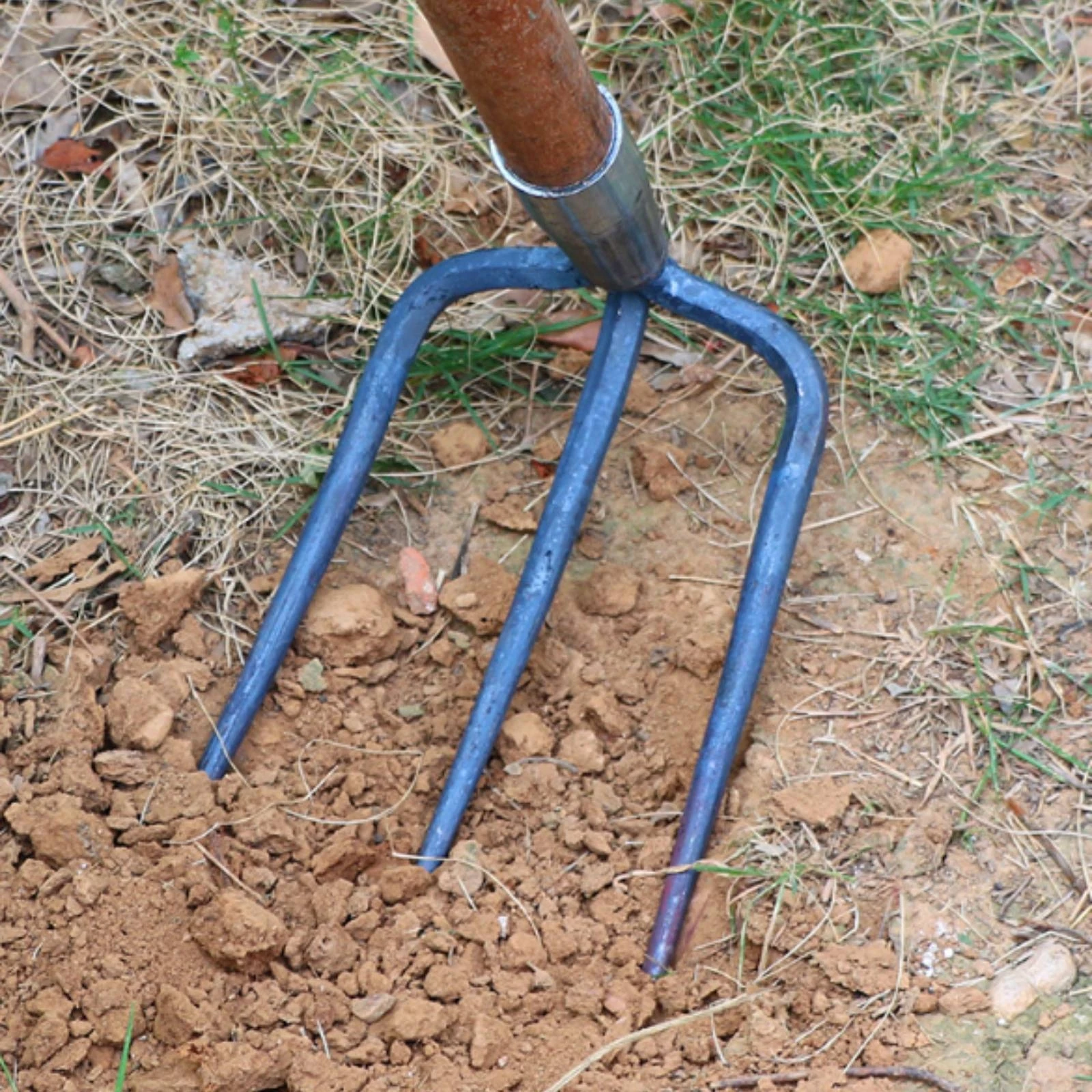 3-Tine Garden Rake Pointed Tines Hand-Forged Rake Soil Cultivator Welded Metal Yard Tool Multi-Purpose