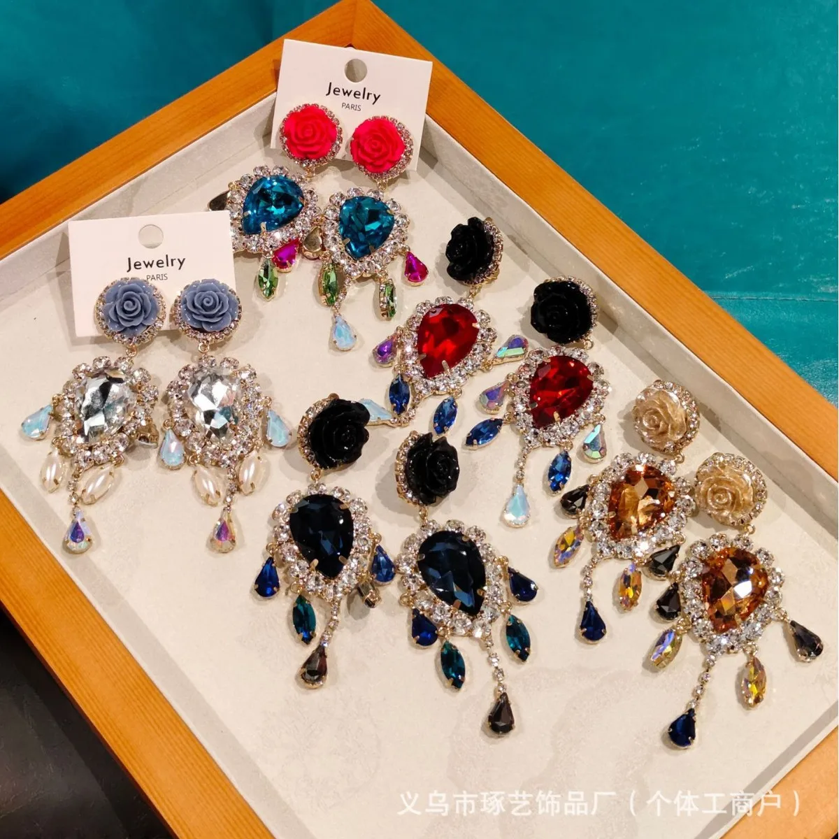 Light luxury high-end colored diamond earrings, foreign trade exaggerated retro earclips, fringed earrings.