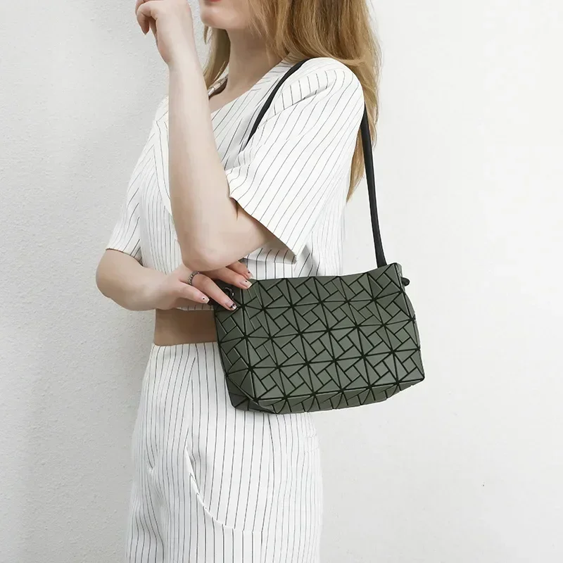 Windmill Tofu Bun 2024 New Single Shoulder Japanese Lingge Geometry Women\'s Bag Cross Shoulder Underarm Bag