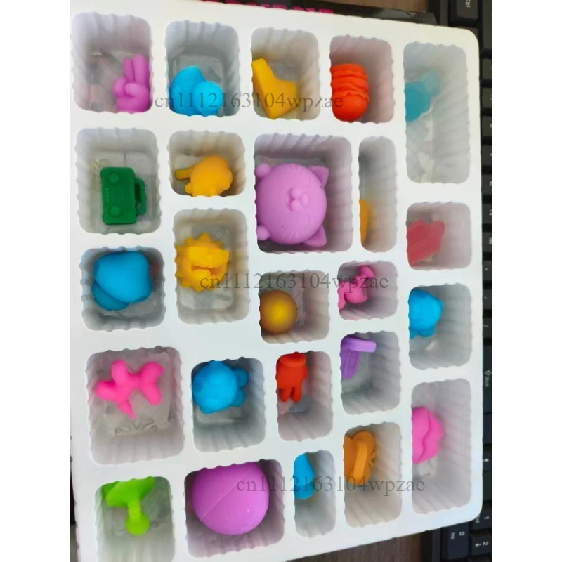 2026 NeeDoh Adventskalender Geschenk für Kinder 24 Tage 3D PVC-Puppen Countdown Weihnachten 2026 Neujahr Überraschungsgeschenke – Detail 5